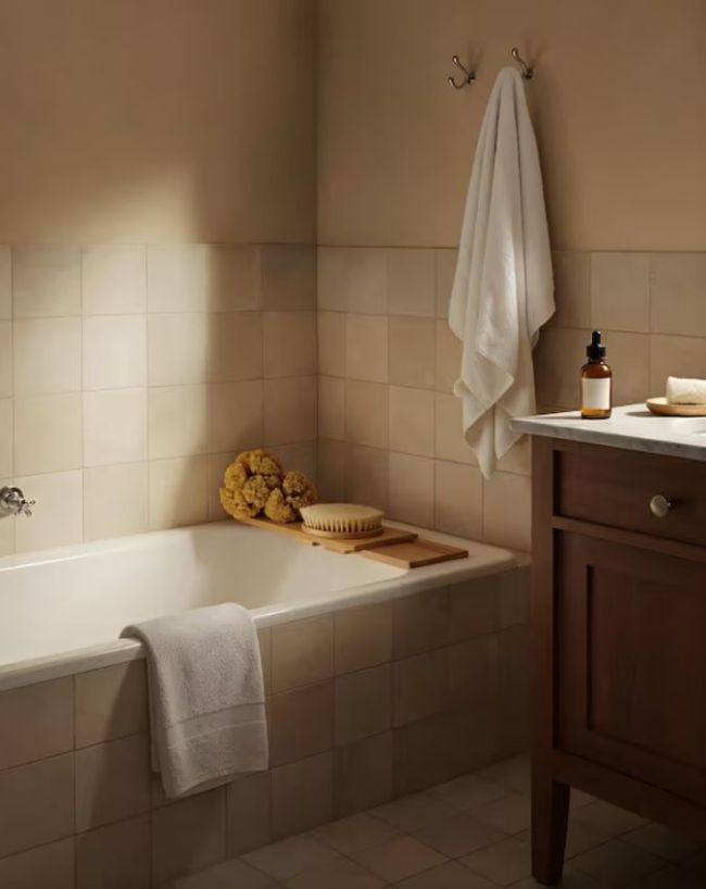 Why hotels Washroom Have 2 Wash Basin-1-2-3-4