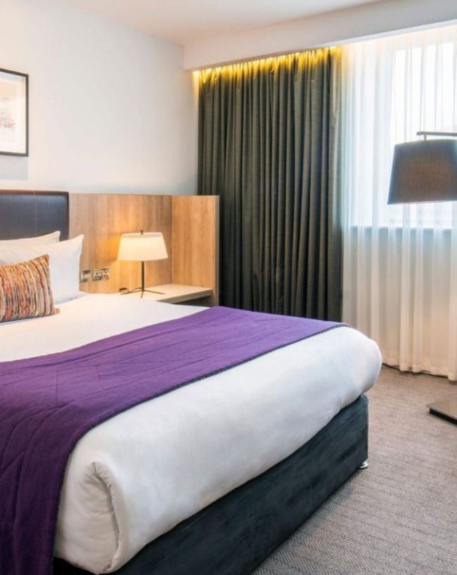 Why notepad and pen are in hotel rooms know the facts-1-2-3-4-5