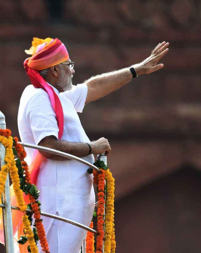 मल्टीकलर लहरिया अंदाज में दिखे थे पीएम मोदी 