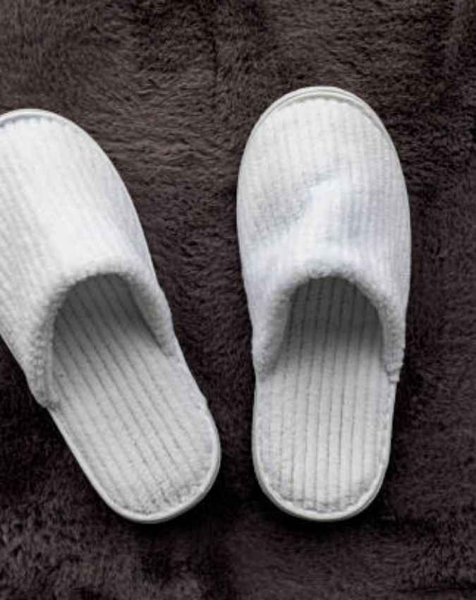 होटल में स्लीपर्स रखने की पहली वजह है हाइजीन