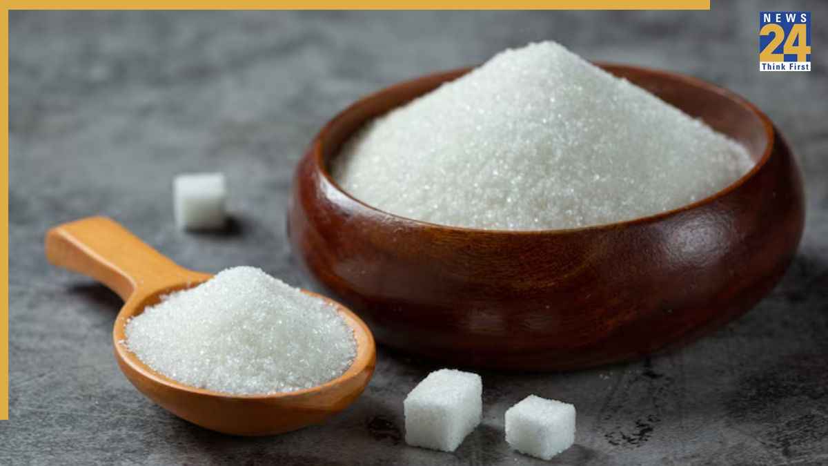Sugar Price Hike: चीनी के बढ़ते दाम के बीच ऐसे करें स्टोर, लंबे समय तक खराब नहीं होगी चीनी