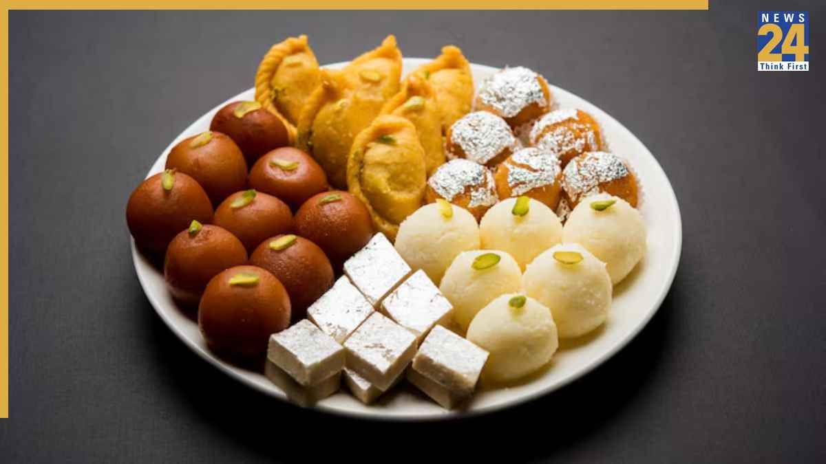 Raksha Bandhan 2026 Dessert Ideas: सिर्फ 15 मिनट में बनाएं ये 5 स्वादिष्ट मिठाइयां, मेहमान भी मांगेंगे रेसिपी