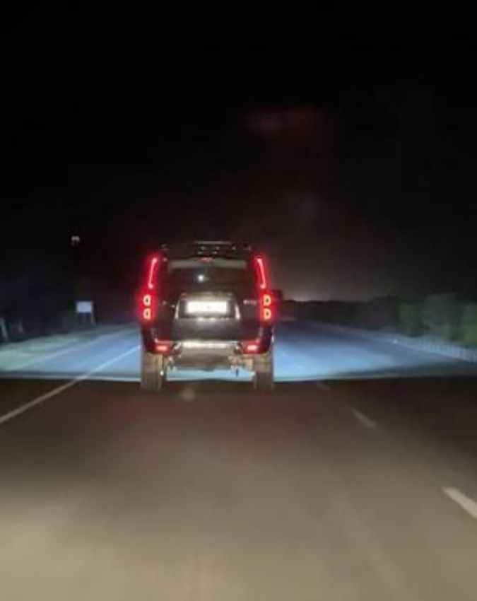 जरूरत पड़ने पर डीपर का इस्तेमाल करें