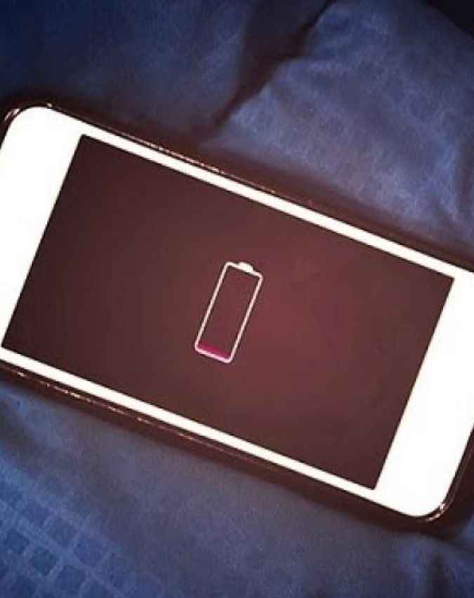 1% बैटरी पर फोन ज्यादा देर चलाना है तो ये करें