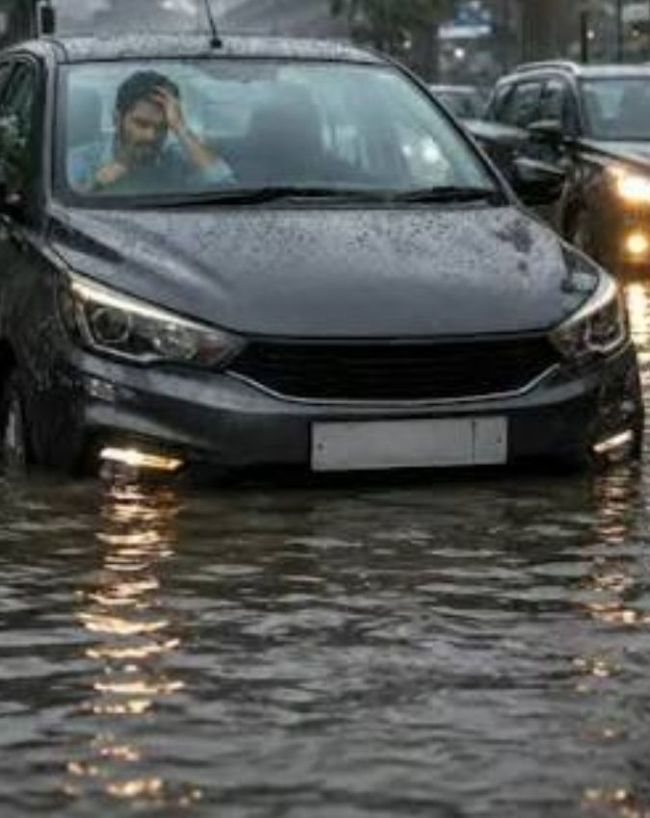 कार को खुद ठीक करने के बजाय सर्विस सेंटर ले जाएं