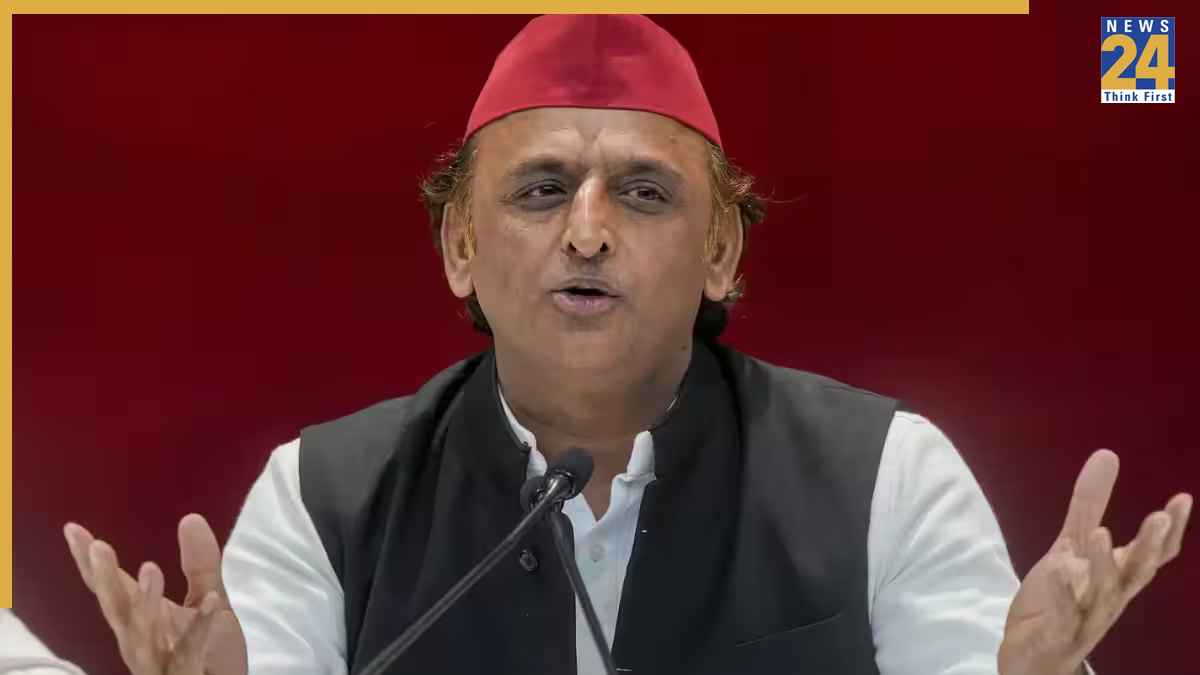 'महिलाओं को 40 हजार, हफ्ते में 2 छुट्टी…', UP चुनाव से पहले अखिलेश यादव ने लगाई वादों की झड़ी, किए 10 बड़े ऐलान