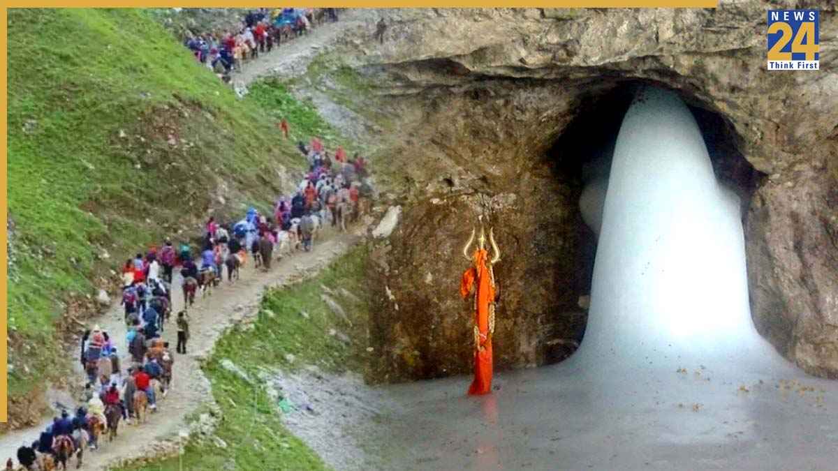 Amarnath Yatra: मौसम साफ होने के बाद फिर शुरू हुई अमरनाथ यात्रा, बालटाल से श्रद्धालुओं का जत्था रवाना