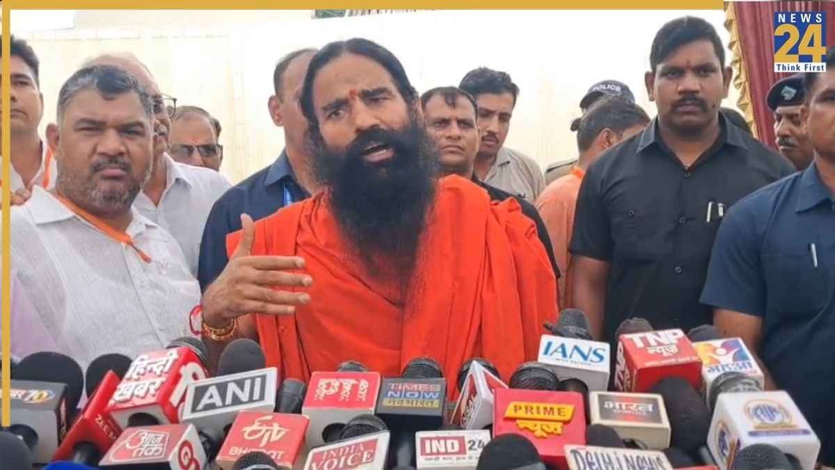 'कुछ लोग संस्कृत नहीं पढ़ते', वंदे मातरम् का विरोध करने वालों पर बाबा रामदेव ने साधा निशाना
