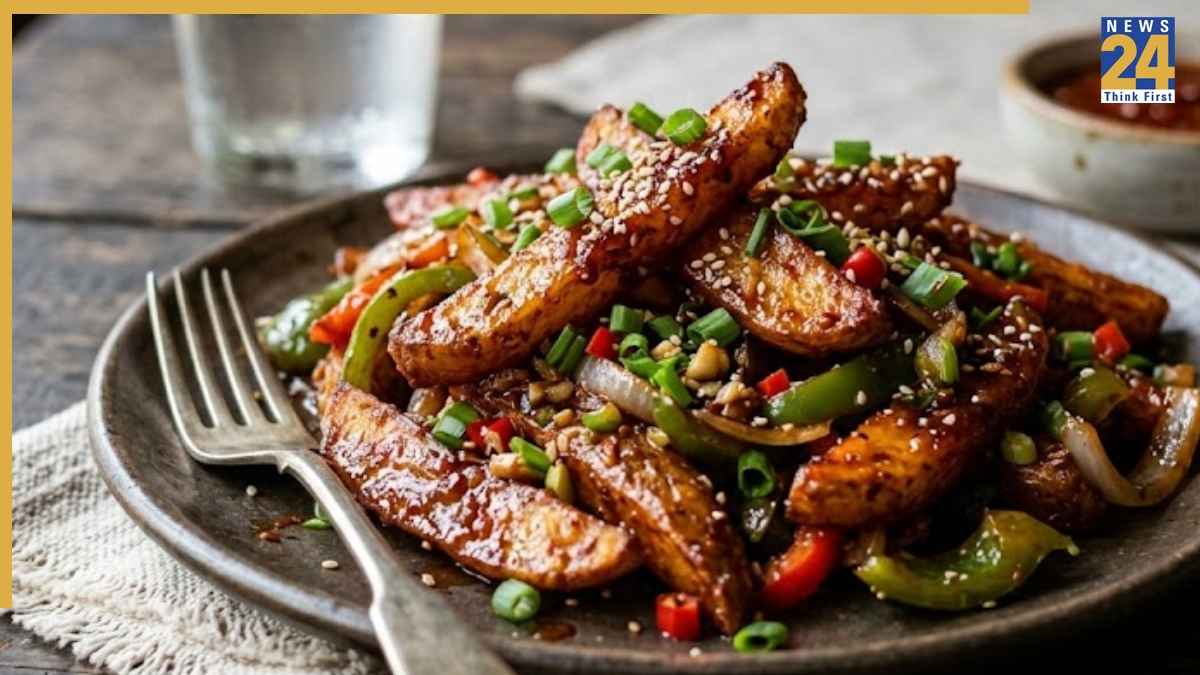 Chilli Potato Easy Recipe: घर बैठे कैसे बनाए चटपटे क्रिस्पी चिली पोटैटो? यहां जानिए आसान स्टेप-बाय-स्टेप रेसिपी