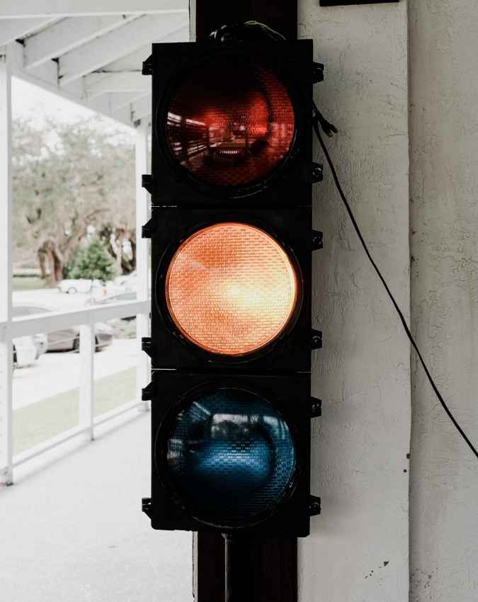 चेन्नई के बाद बेंगलुरु में पहुंची ट्रैफिक लाइट