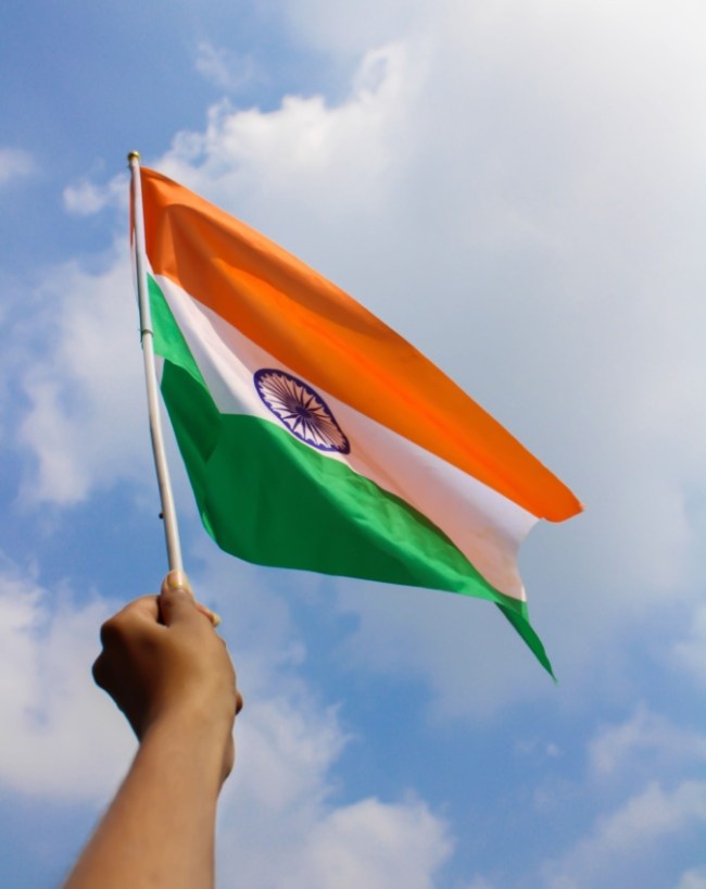 1947 को तिरंगे को चरखे की जगह आया चक्र