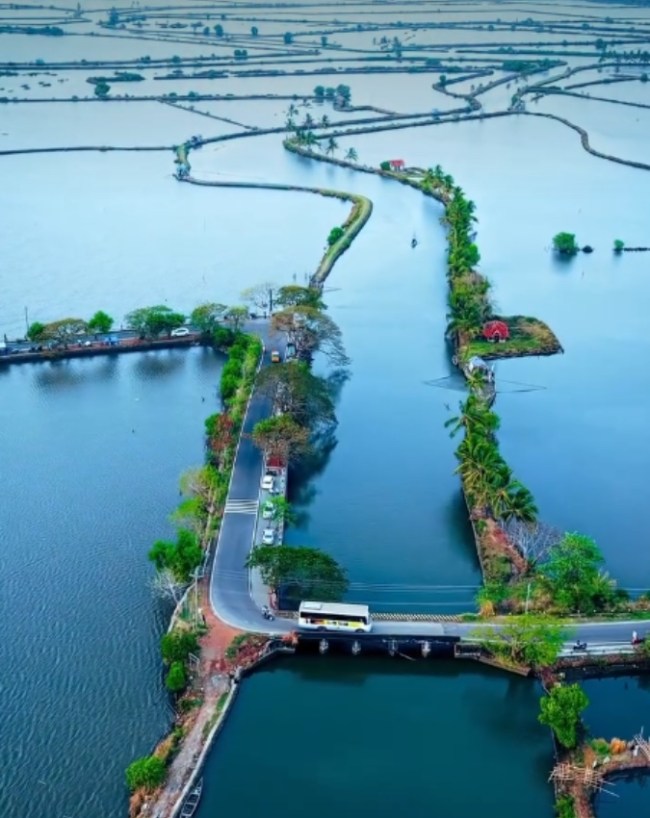 Floating Villages In India Monsoon Floating Villages In India Monsoon-1-2