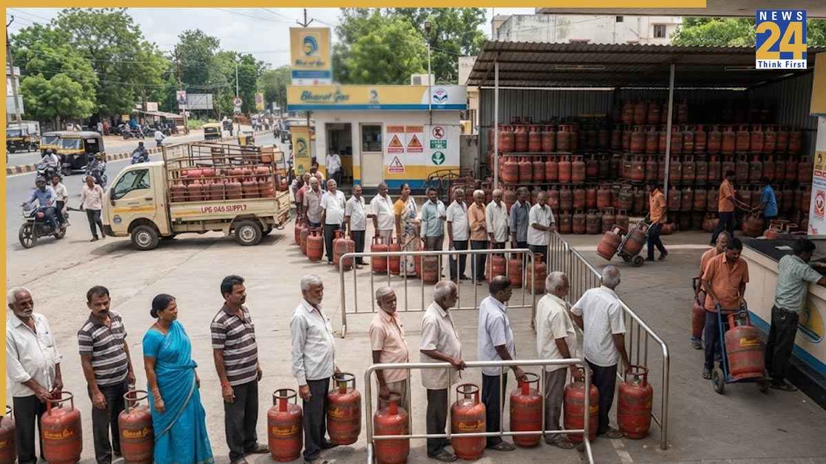 Gas Cylinder Rate Change : 1 सितंबर को सिलेंडर सस्ता होगा या महंगा? देखें पिछले 12 सालों का दिलचस्प गैस रिकॉर्ड