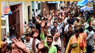 भगदड़ हो जाए तो कैसे बचाएं अपनी जान? भीड़भाड़ वाली जगह जाने से पहले ध्यान रखें ये बातें, कुचले जाने का खतरा सबसे ज्यादा