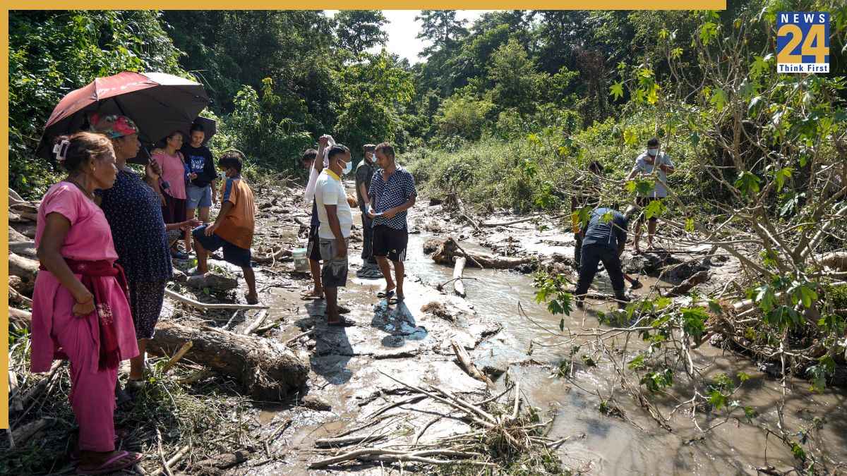 नेपाल में 'जल प्रलय' के बाद क्या है स्थिति? तस्वीरों में देखें तबाही का मंजर, पलभर में खत्म हो गया सबकुछ
