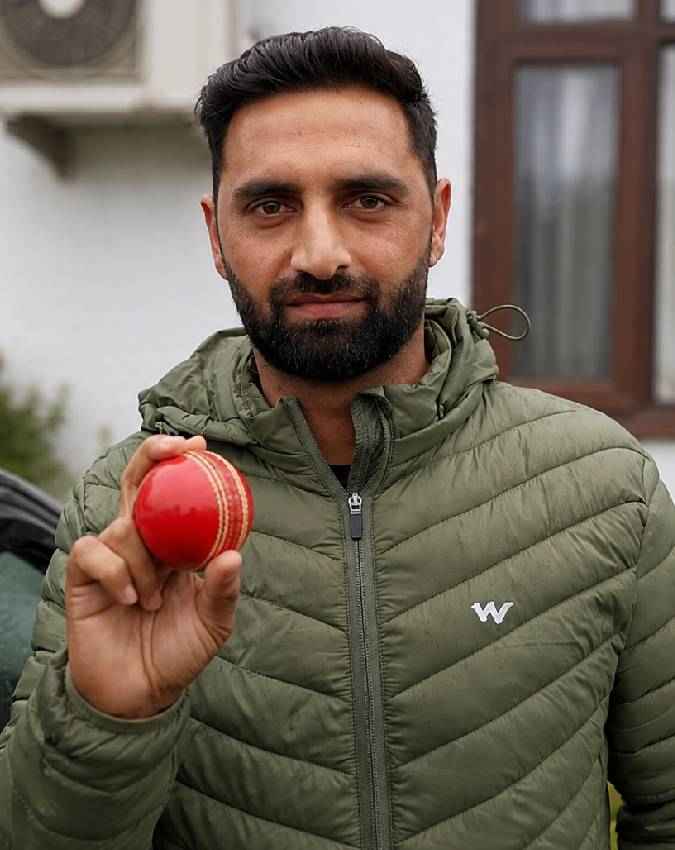 5. एक घरेलू सीजन में 95 विकेट