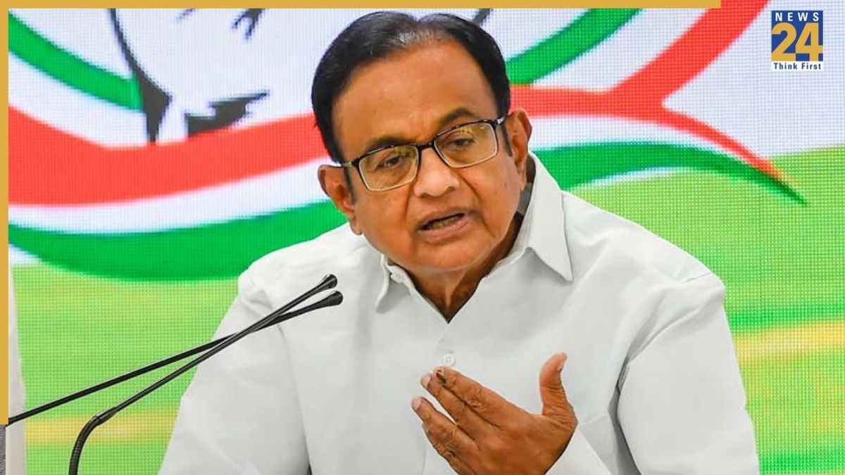PM मोदी के 'दिमागी नक्सली' वाले बयान पर कांग्रेस-BJP में बढ़ा टकराव, पी चिंदबरम ने किया पलटवार