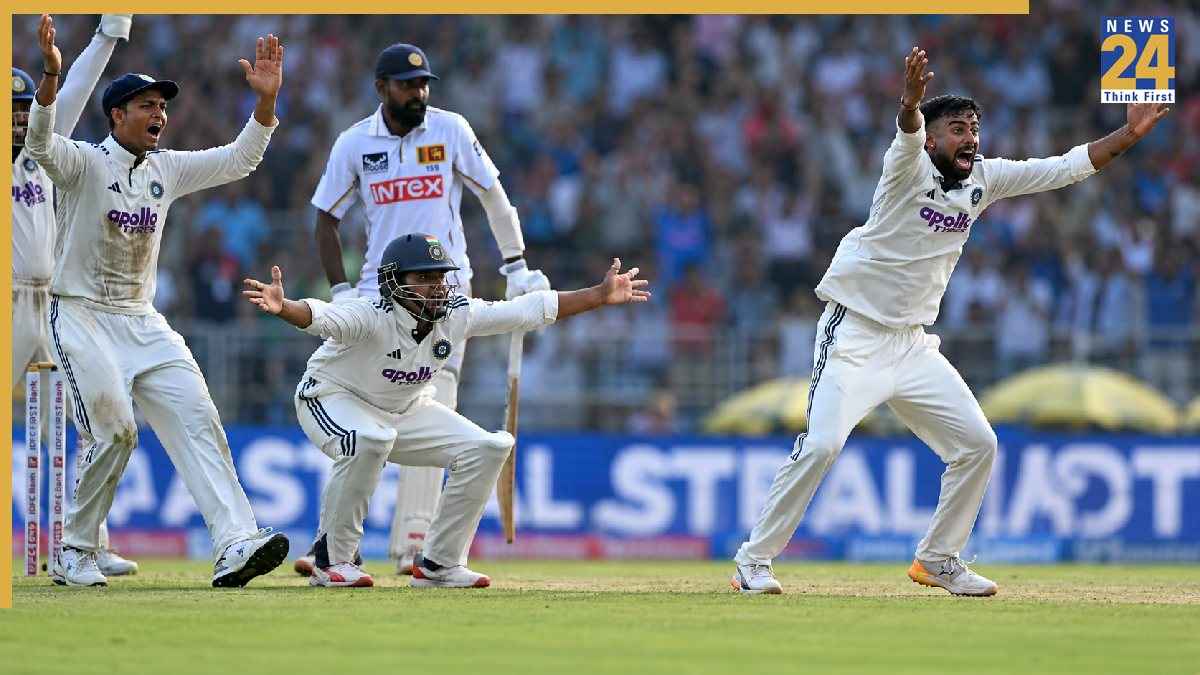 IND vs SL: आईसीसी ने अब श्रीलंका के प्रभात जयसूर्या को सुनाई सजा, अंपायर से असहमति जताना पड़ा भारी
