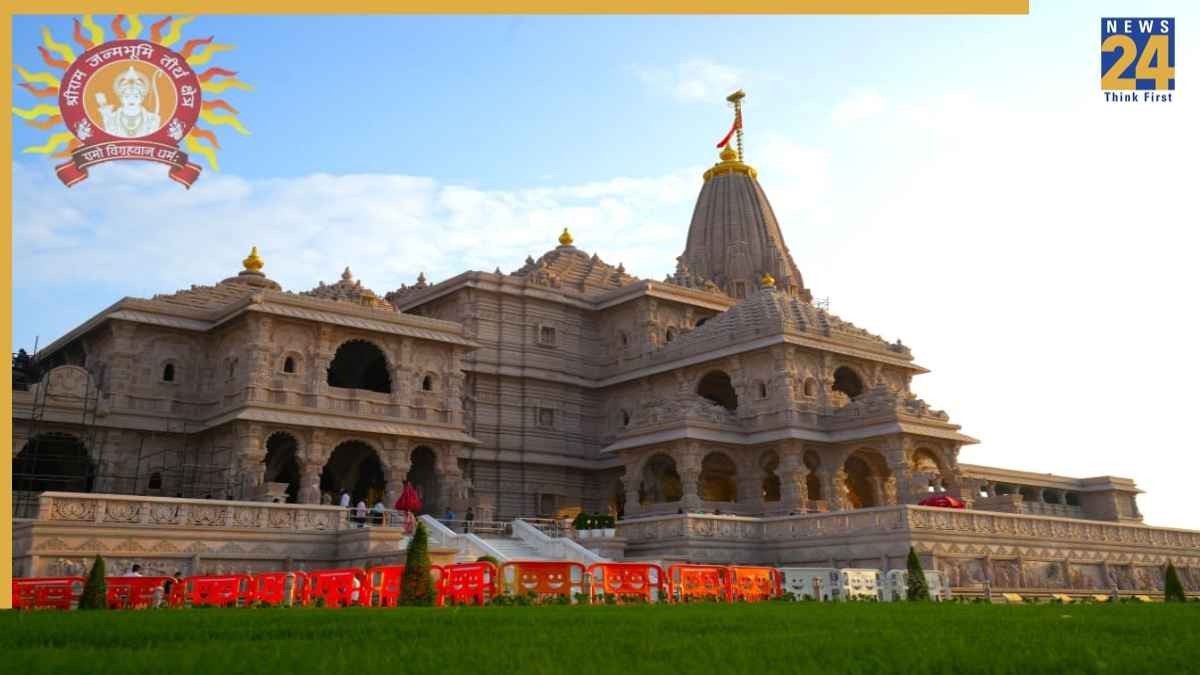 अयोध्या राम मंदिर में बड़ा प्रशासनिक बदलाव, हटाए गए अनिल मिश्रा के दो करीबी; मंदिर में एंट्री पर भी लगी रोक