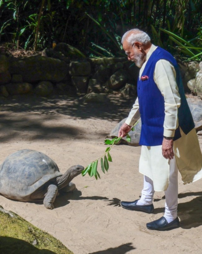 कितनी है पीएम मोदी की मूल सैलरी?