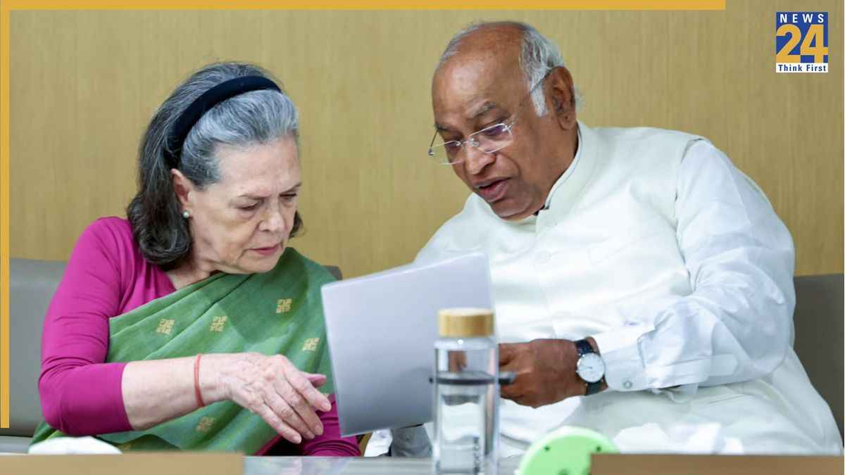 'वंदे मातरम' के सिर्फ 2 छंद गाने पर क्यों अड़ी कांग्रेस? 89 साल पुराने किस रेफ्रेंस को बना रही ढाल
