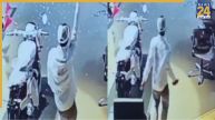‘नहाया, कॉफी पी, डांस किया’, चोर ने चार घंटे शोरूम में की मस्ती; फिर ले भागा 5 लाख की बाइक