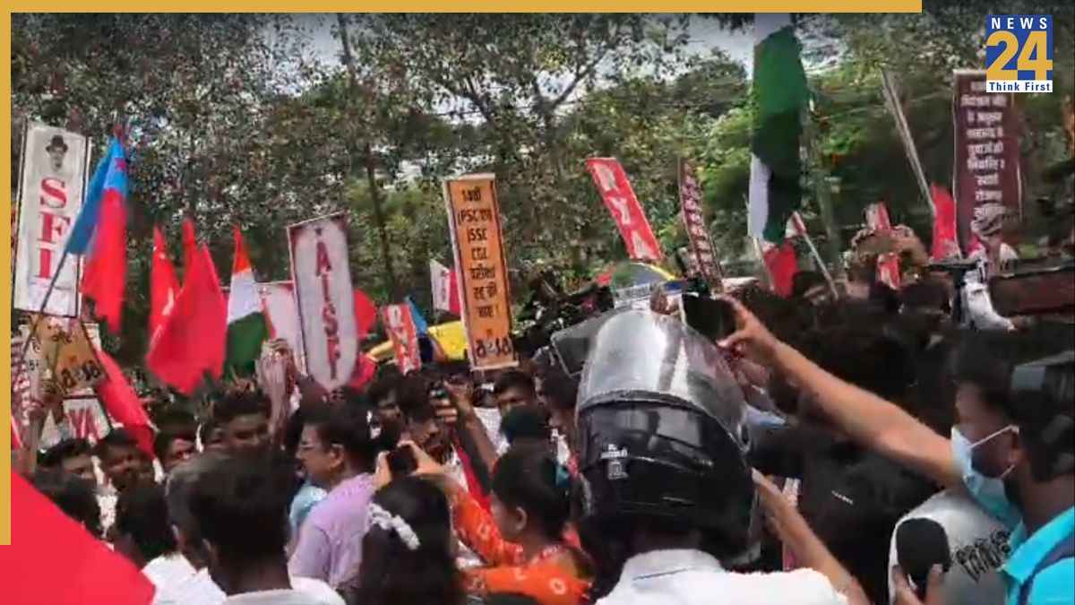 छात्र प्रदर्शन में रांची पहुंचीं AISA चीफ नेहा बोरा पर फेंकी गई स्याही, मार्च में मची अफरा-तफरी
