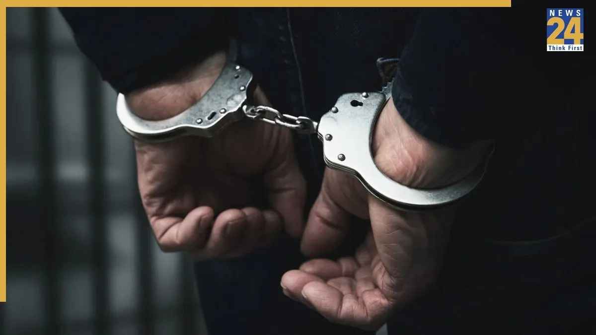 3 साल की मासूम से दरिंदगी! चॉकलेट देकर करता था यौन उत्पीड़न, CCTV में पकड़ा गया स्कूल बस का ड्राइवर