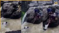 सेल्फी के चक्कर में मौत के मुंह तक पहुंचा युवक; कालू झरने में फिसला, पर्यटकों ने ऐसे बचाई जान