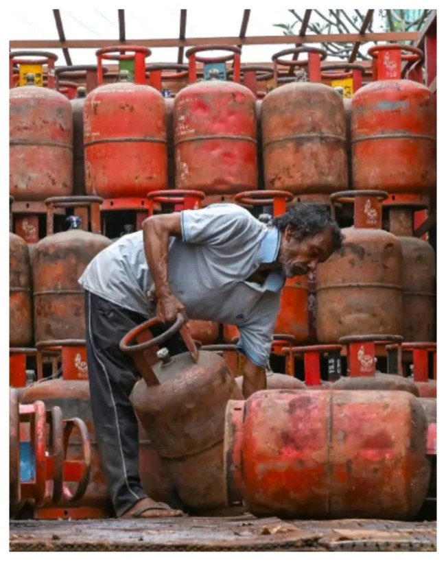 LPG Cylinder Rates Today: पटना, दिल्ली से मुंबई तक... जानें आज आपके शहर में कितने में मिलेगा गैस सिलेंडर, देखें पूरी लिस्ट-1-2-3-4-5-6-7