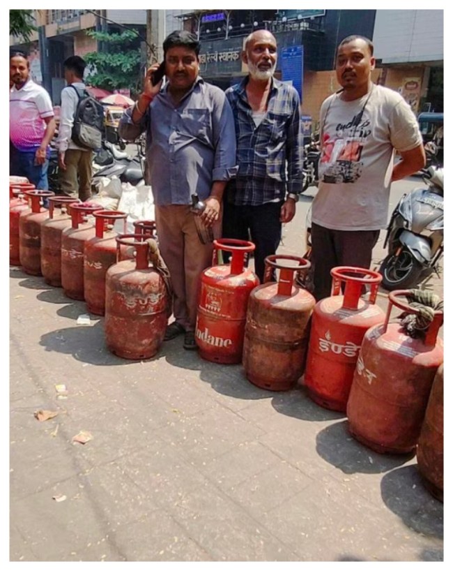 LPG Cylinder Rates Today: पटना, दिल्ली से मुंबई तक... जानें आज आपके शहर में कितने में मिलेगा गैस सिलेंडर, देखें पूरी लिस्ट-1-2-3