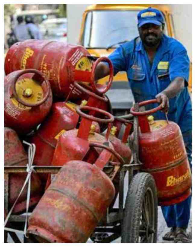 LPG Cylinder Rates Today: पटना, दिल्ली से मुंबई तक... जानें आज आपके शहर में कितने में मिलेगा गैस सिलेंडर, देखें पूरी लिस्ट-1-2-3-4