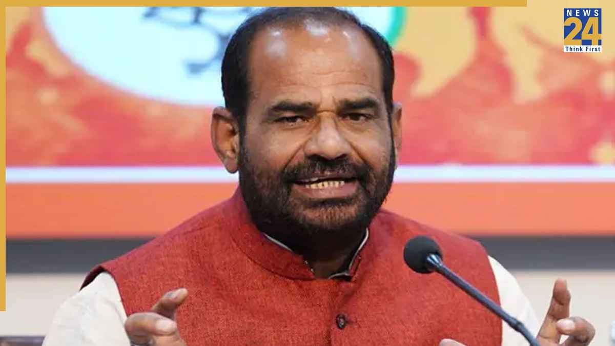 रमेश बिधूड़ी के फिर बिगड़े बोल, मंच पर सरेआम दिया विवादित बयान