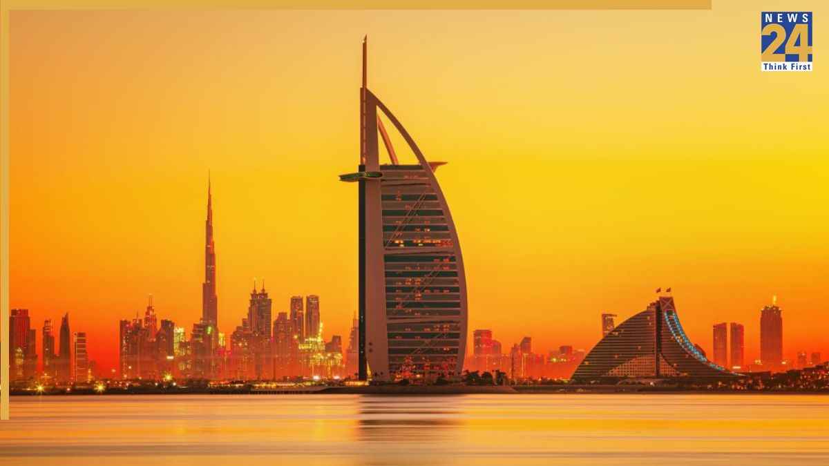 UAE Free Visa for Indians: अब मुफ्त में करें अबू धाबी की सैर! भारतीयों के लिए शुरू हुई फ्री वीजा स्कीम, जानिए क्या हैं नियम?