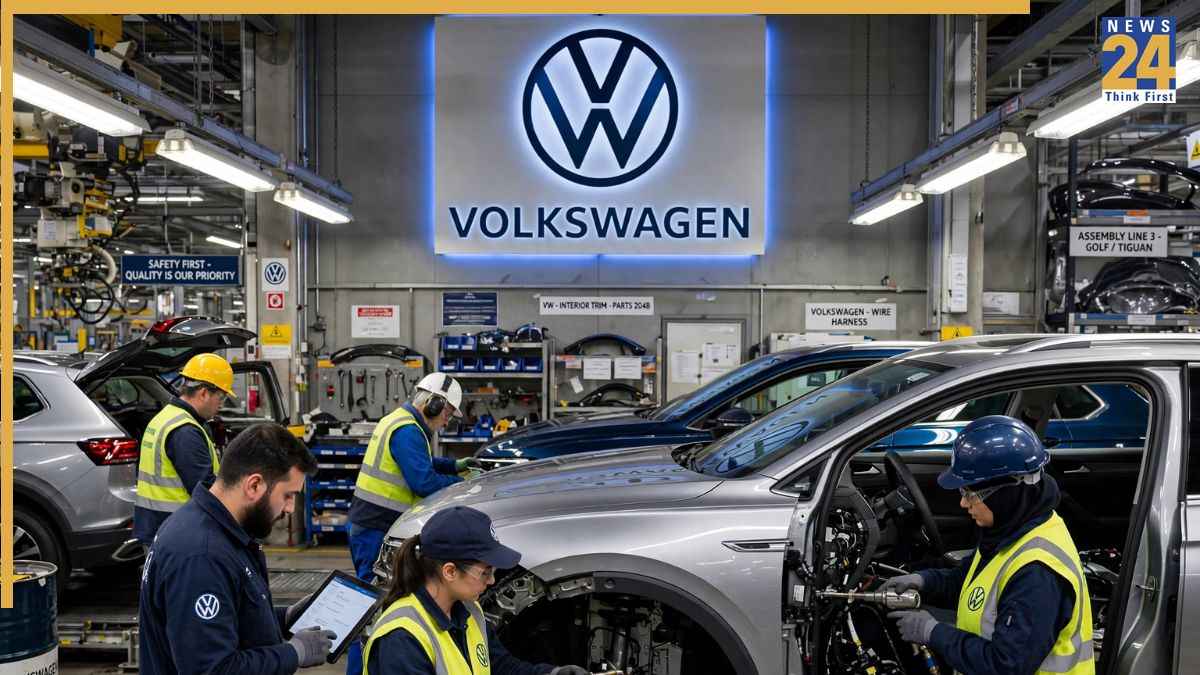 Volkswagen Layoffs: Volkswagen में 1 लाख छंटनी की तैयारी, भड़की यूनियन ने दी स्ट्राइक की चेतावनी