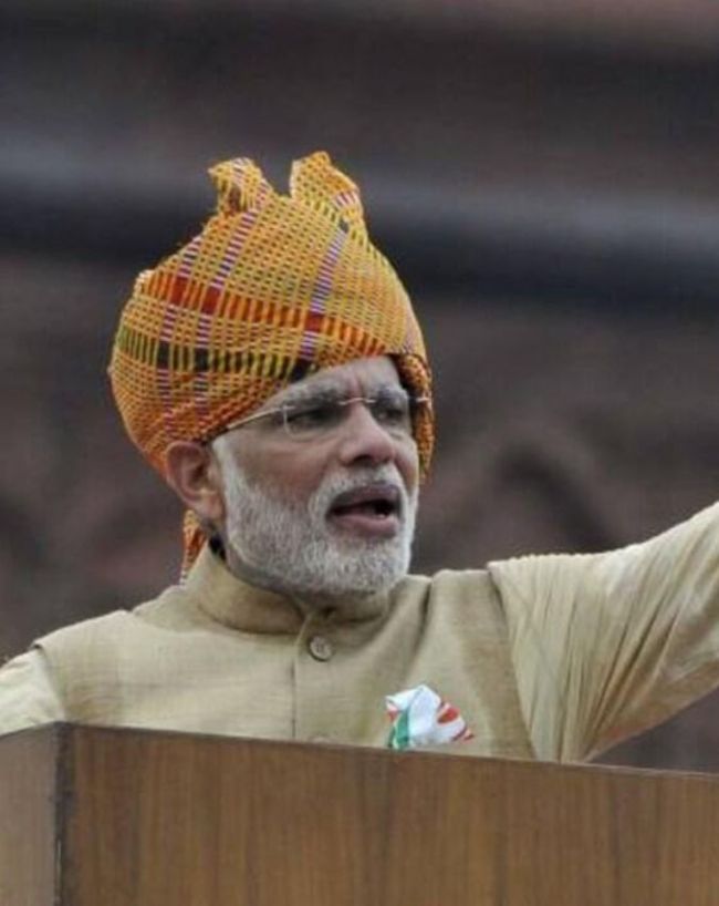 पिंक-येलो टाई-डाई पगड़ी थी बेहद खास 
