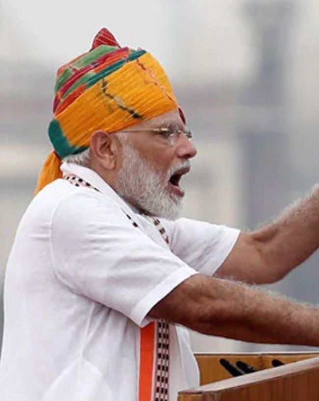 पीएम मोदी का कोल्हापुरी फेटा स्टाइल