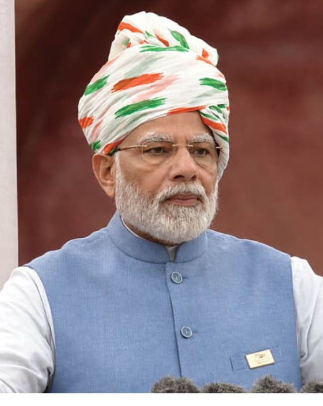 तिरंगे वाला साफा पहनाकर देश का संबोधन 