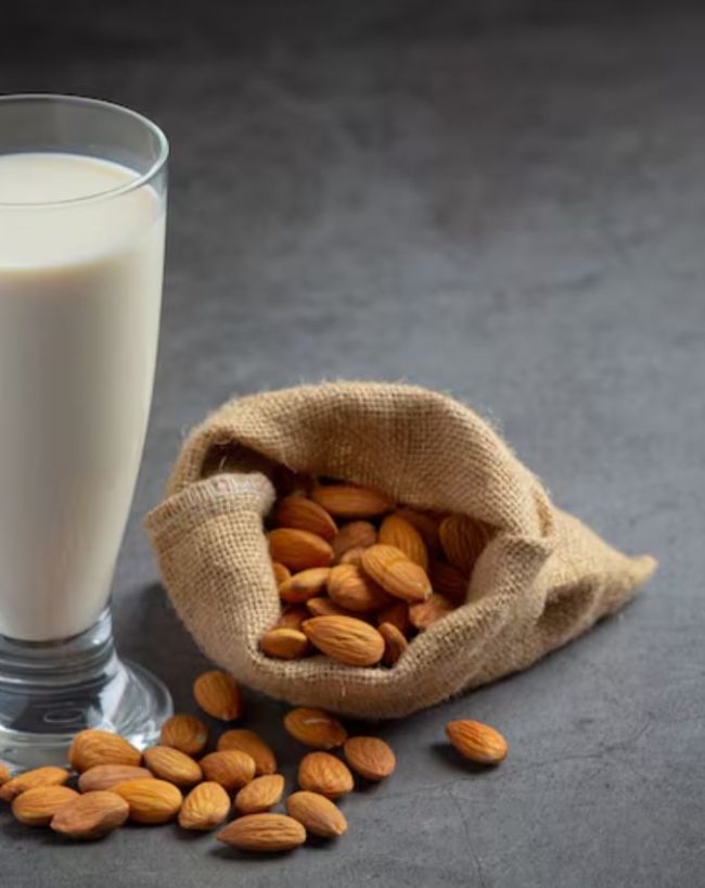 बादाम मिल्क