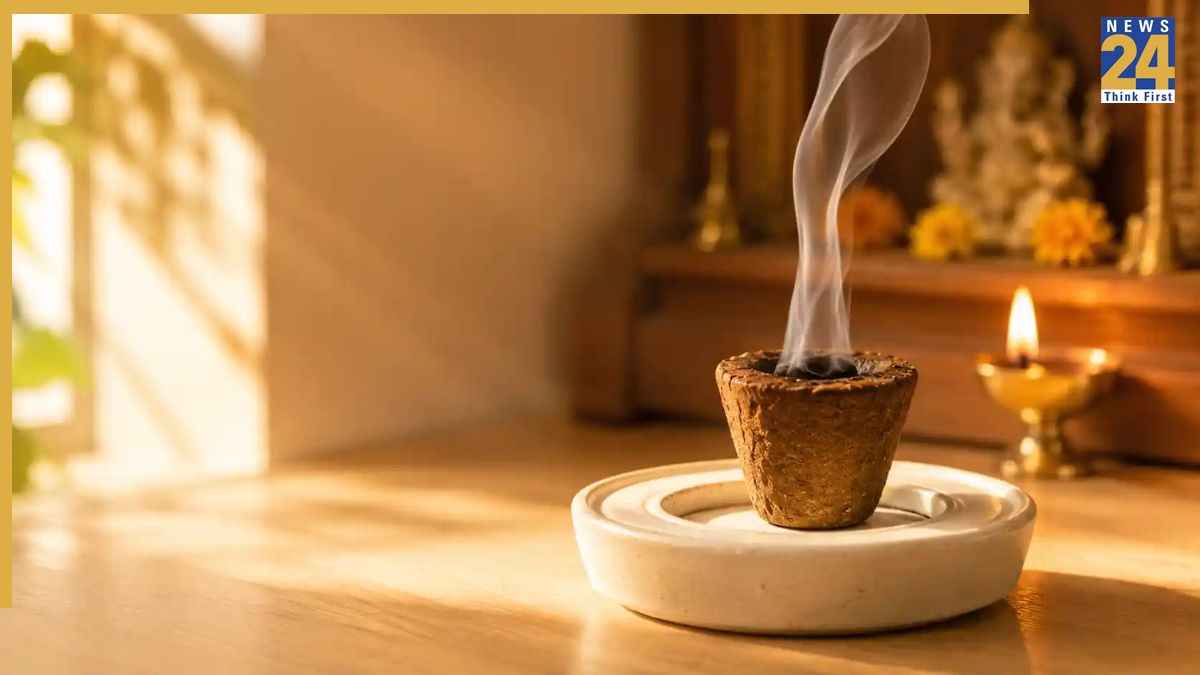 सूखे फूलों से हवन कप्स बनाने का आसान तरीका, पूजा के बाद ऐसे करें फूलों का इस्तेमाल