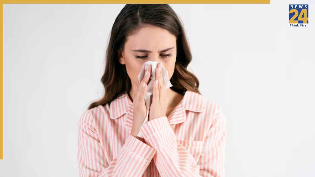 World First Aid Day: नाक से खून आने पर सिर पीछे करें या आगे? जानिए फर्स्ट एड करने का सही तरीका