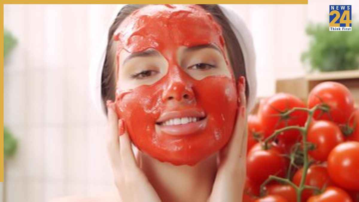 Face Mask: चेहरे पर चाहिए नेचुरल ग्लो? टमाटर और चोकर से बनाएं ये आसान फेस स्क्रब
