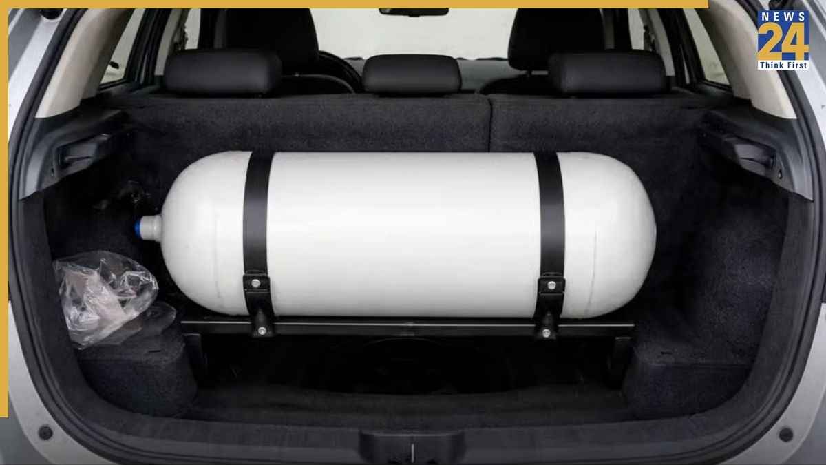 आफ्टरमार्केट CNG किट लगवाने पर क्या खत्म हो जाती है कार की वारंटी? इंश्योरेंस का भी जानें नियम