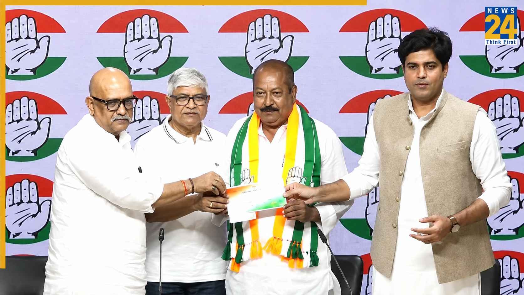 'ओवैसी तो विपक्ष से लड़ रहे…', UP चुनाव से पहले कांग्रेस से जुड़े आसिम वकार, AIMIM को बड़ा झटका