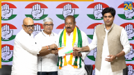 UP चुनाव से पहले AIMIM को बड़ा झटका, कांग्रेस में शामिल हुए आसिम वकार