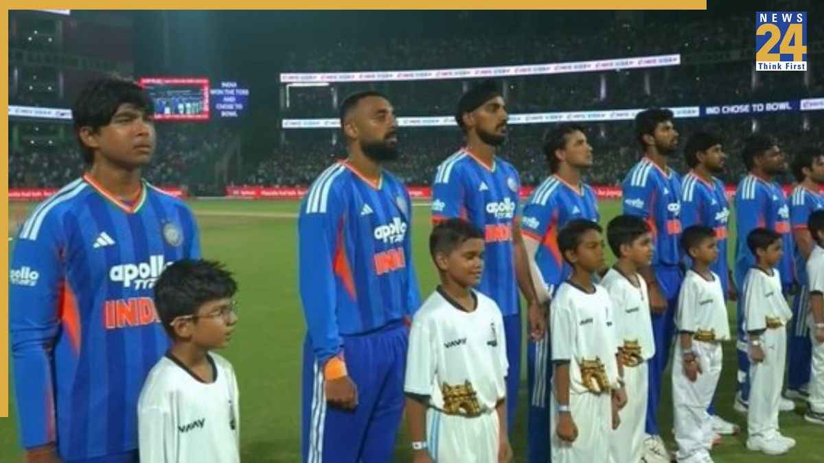 भारतीय टीम राष्ट्रगान के दौरान/ Image Source: Screengrab; Fancode
