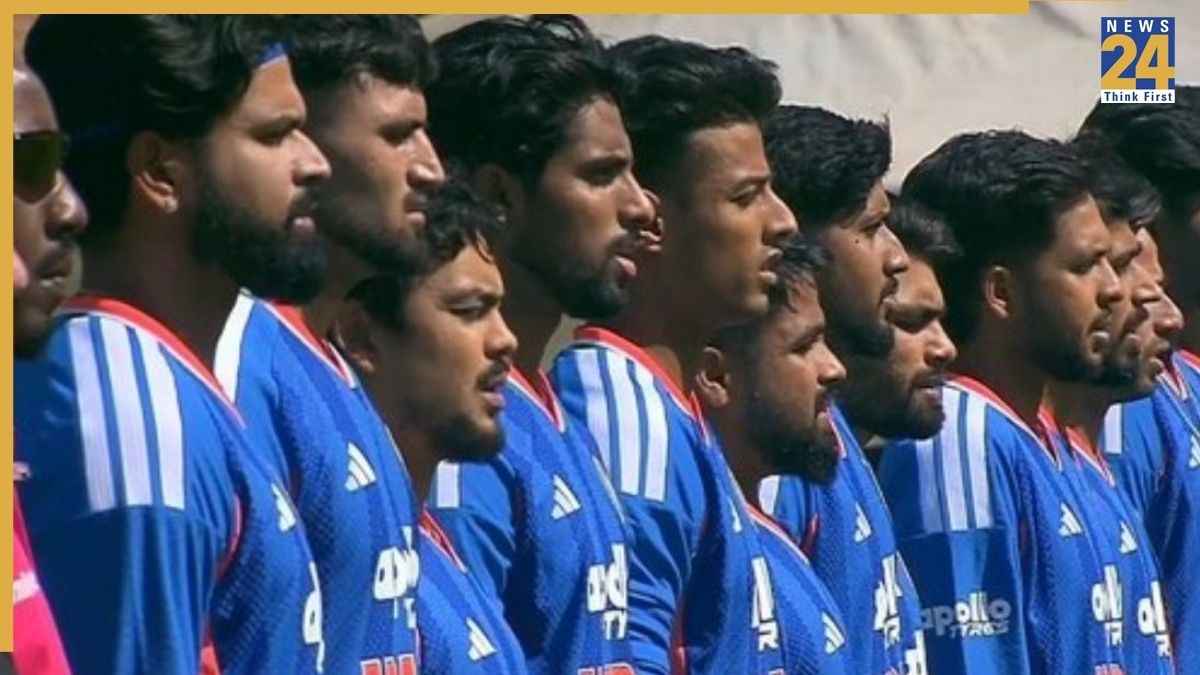 भारतीय टीम राष्ट्रगान के दौरान/ Image Source: Screengrab; Fancode