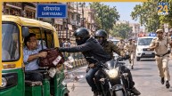 ऑटो में ले जा रहा था 1 करोड़ रुपये, दिल्ली के दरियागंज में बदमाशों ने रोका; फिर बंदूक की नोक पर लूटा