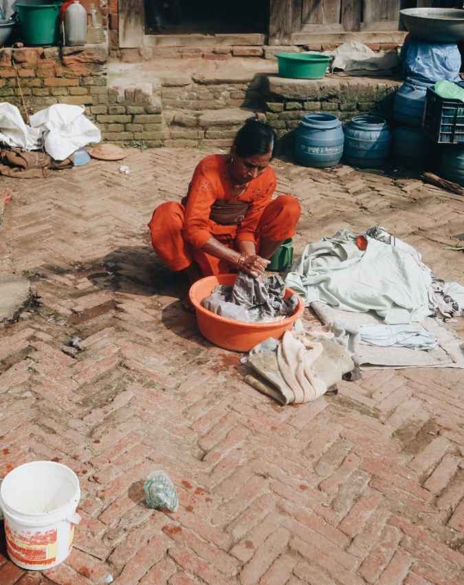 कैसे नए कपड़ों के रंग को मजबूत बनाएं?