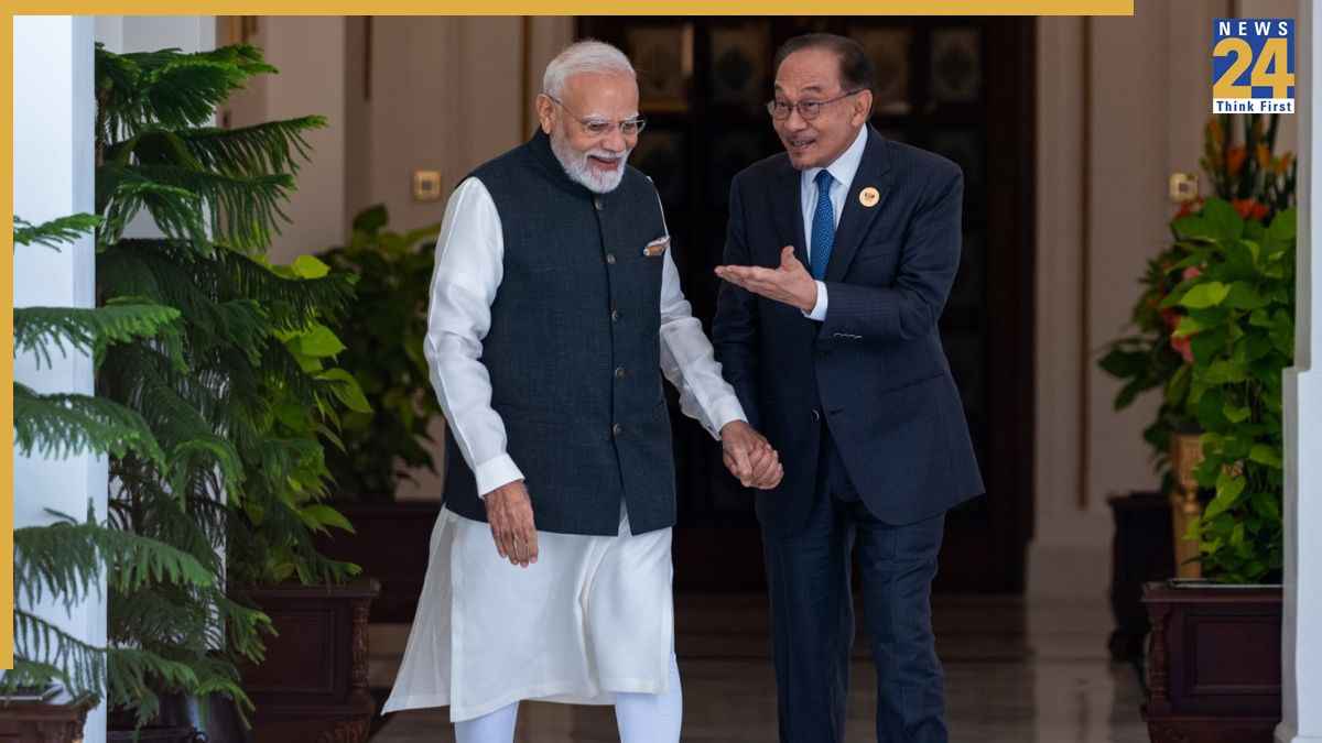 VIDEO: मलेशिया के PM अनवर इब्राहिम ने गाया 'ख्वाब हो तुम या कोई हकीकत' गाना, जिसने भी सुना हो गया हैरान